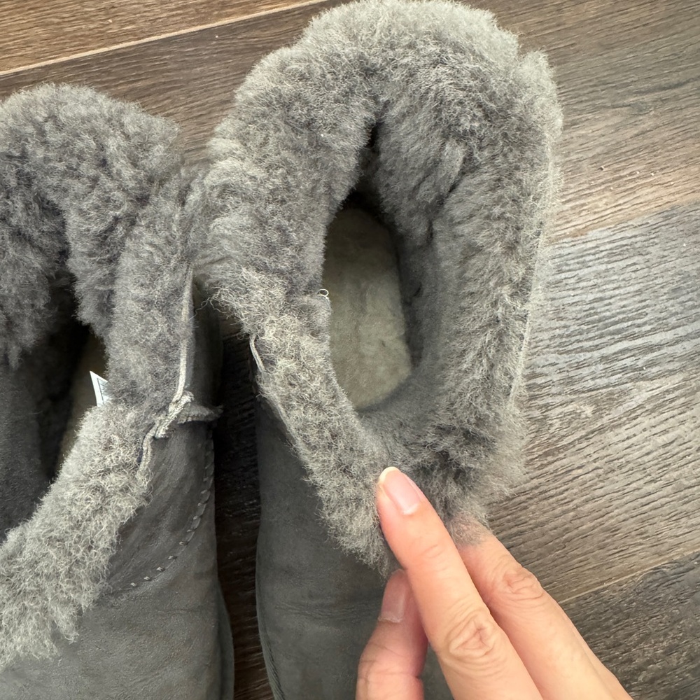 UGG Women Gray Boots - Picture 6 of 6